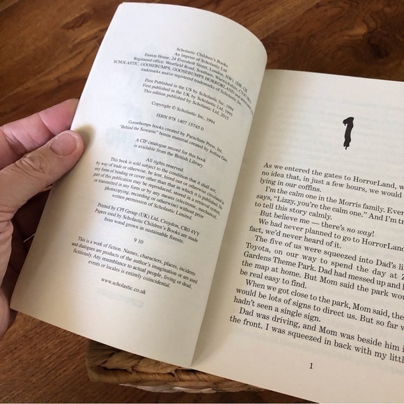 Goosebumps: One Day at Horrorland by: R.L. Stine, paperback book - Picture 2 of 5